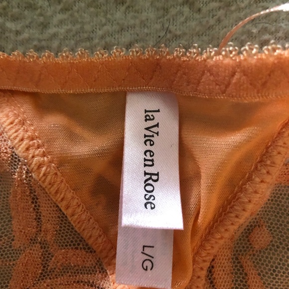 La Vie en Rose Lace Bra and Thong set - Picture 2 of 3